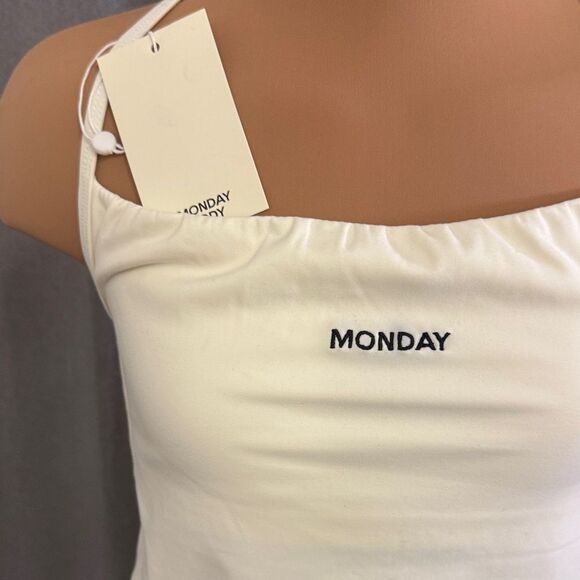 Monday White Sleeveless Crop Top and Shorts Set - Picture 2 of 14